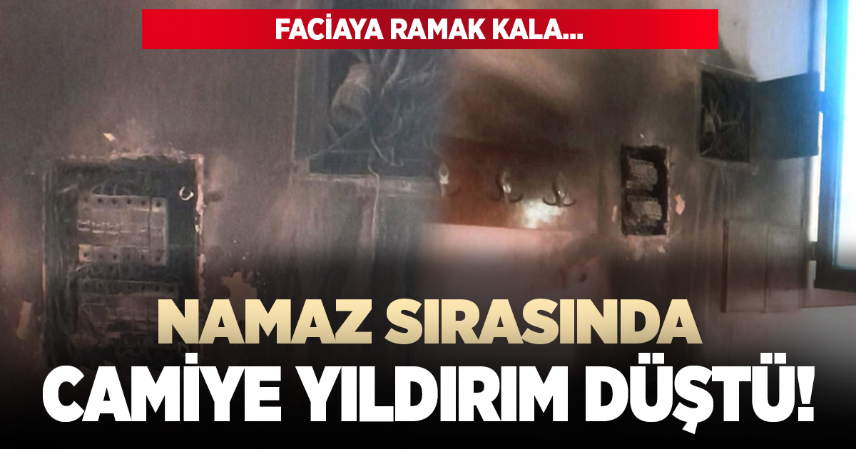Namaz sırasında camiye yıldırım düştü!