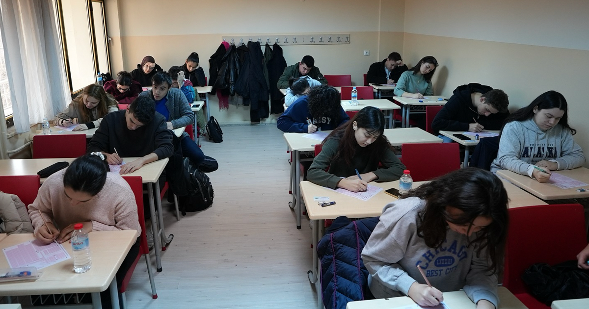 YKS’ye hazırlanan gençlere deneme kulübü desteği