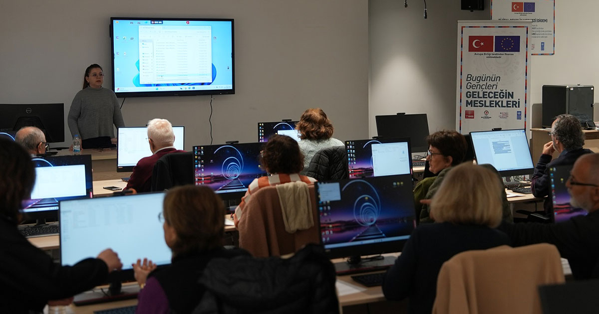 65 yaş üstüne dijital eğitim desteği