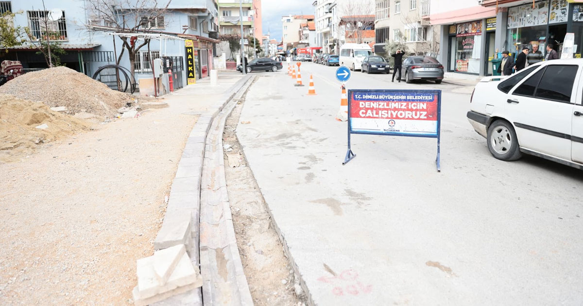 Fatih Mahallesinde kaldırımlar genişliyor