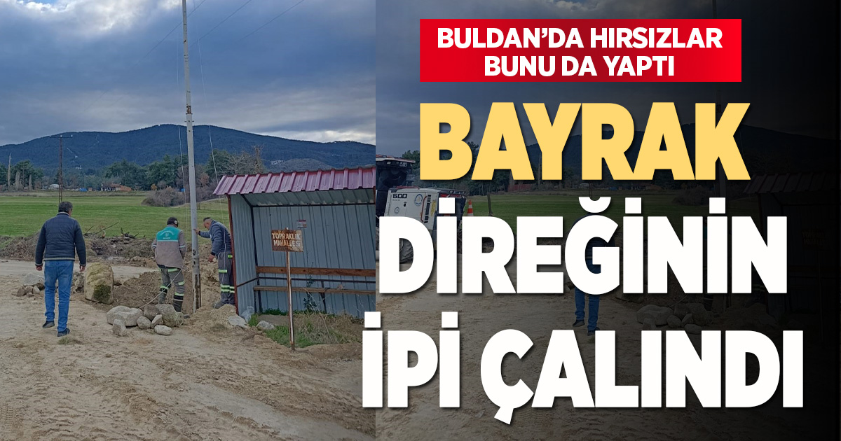 Bayrak direğinin ipini çaldılar