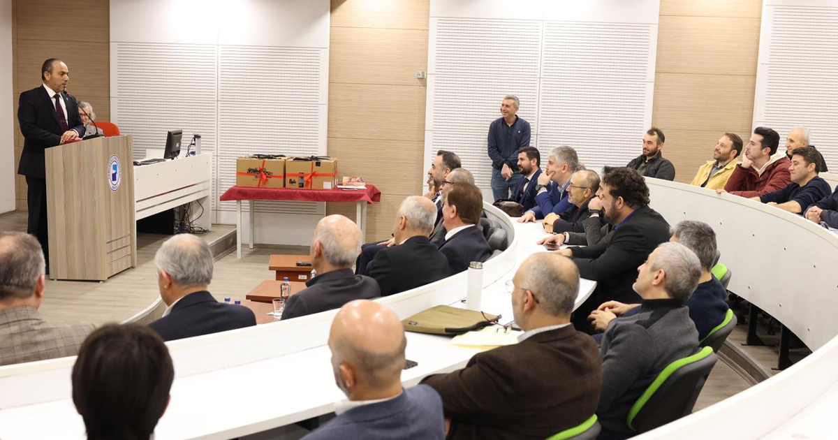 İlahiyat Fakültesi’nde 2025-2026 eğitim öğretim yılı dizüstü bilgisayar hediye töreni gerçekleştirildi