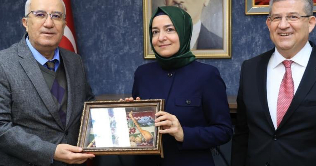 Başkan Arslan’dan AK Parti Genel Başkan Yardımcısı Kaya’ya anlamlı hediye