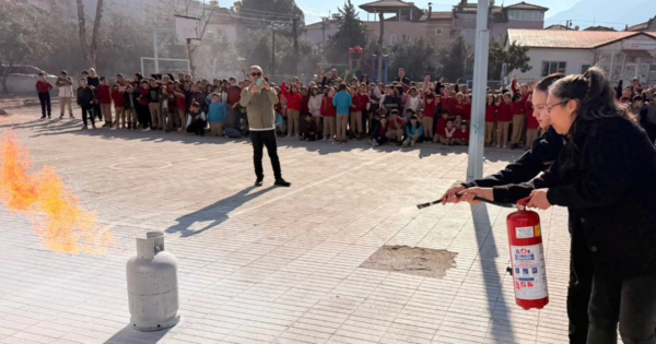 İtfaiyeden miniklere güvenli yaşam eğitimi