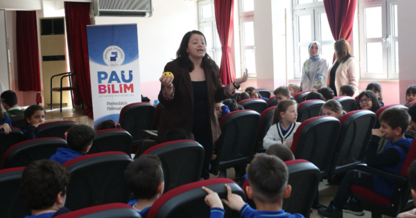 PAÜ’den miniklere anlamlı ziyaret: “Ekranın kontrolü bizde!”