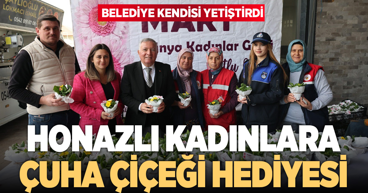 Honaz Tohum Merkezinde yetiştirilen çiçekler kadınlara hediye edildi