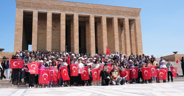 77 çocuk ilk kez Anıtkabir’i ziyaret etti