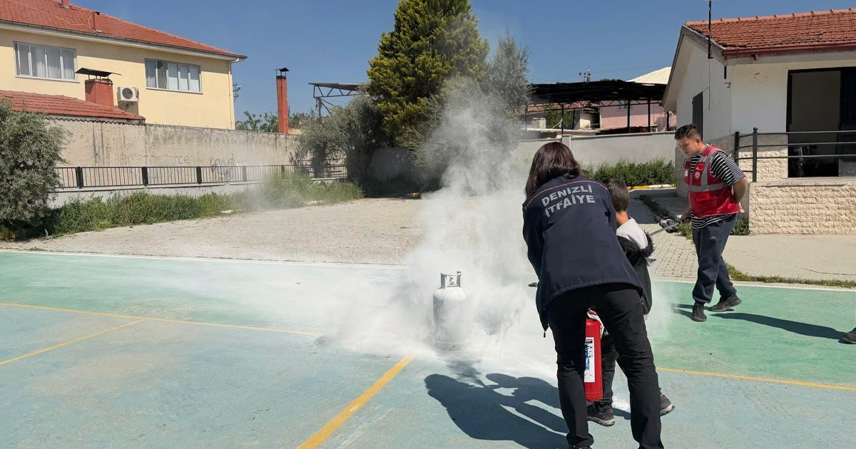 Öğrencilere temel yangın ve güvenli yaşam eğitimi