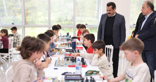 Pamukkale’de satranç tahtasında 23 nisan Rüzgarı