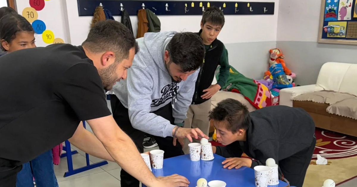 Çal’da otizm farkındalığına dikkat çekildi