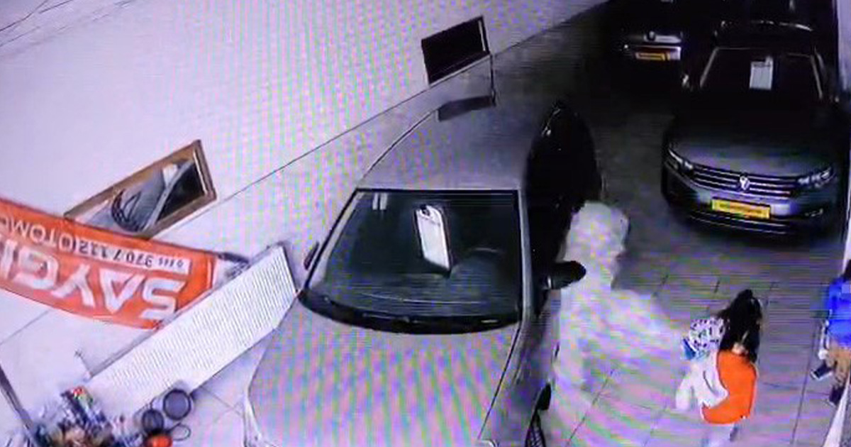 Afacanların yangın tüpüyle oyunu işyeri sahibini korkuttu