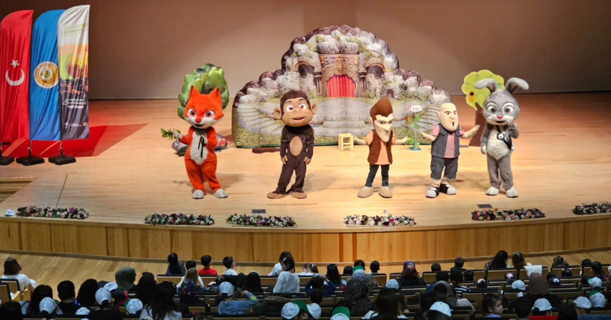 “Akıllı Tavşan Momo ile Orman Dostları” Müzikali Denizli’de miniklerle buluştu