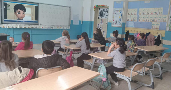 Çardak’ta öğrencilere sağlık taraması ve eğitim