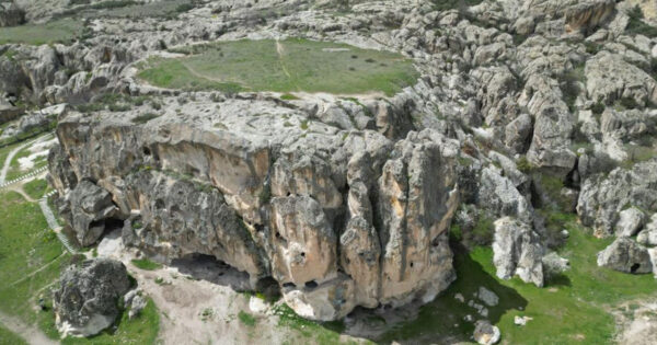 Ege’nin peri bacaları ziyaretçilerini bekliyor
