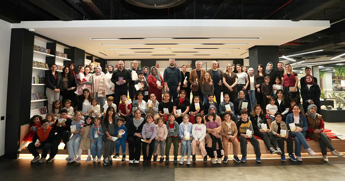 Çocuklar telefonu bıraktı, kitaba sarıldı