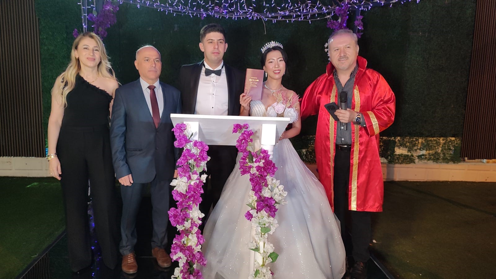 Denizli’de Türk-Kore esintili görkemli düğün