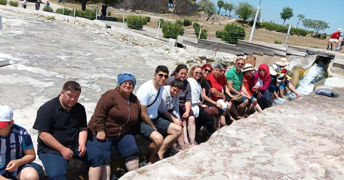 Acıpayam’ın kanatsız melekleri beyaz cenneti gezdi