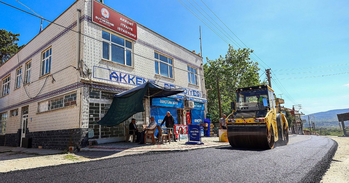 Akkent Mahallesi’nde sıcak asfalt çalışmalarına başladı 
