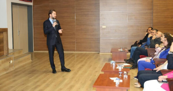 DENİB Başkanı Uğurlu üniversitelilerle deneyimlerini paylaştı