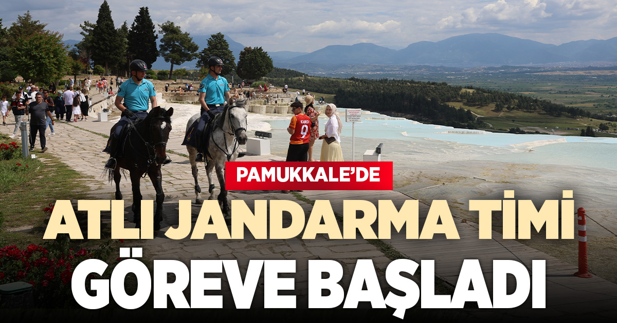 Pamukkale'de atlı jandarma timi turistlerin güvenliği için görevde