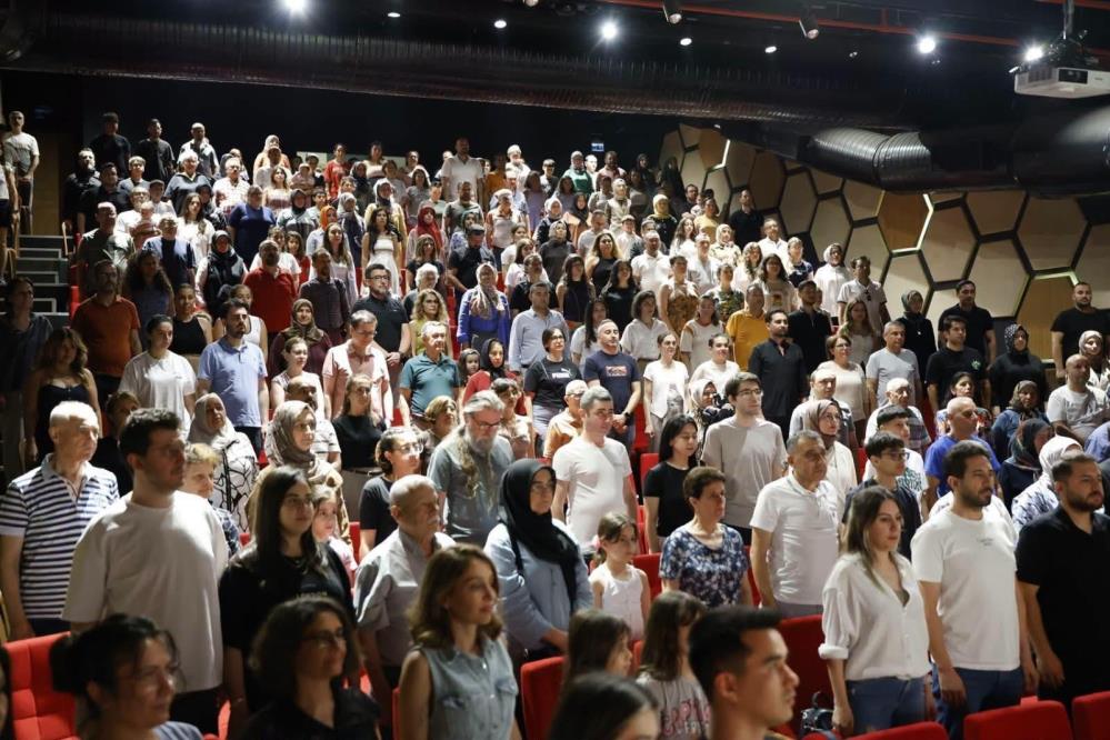 Merkezefendi Belediyesi Kent Tiyatrosu'nda yılsonu heyecanı