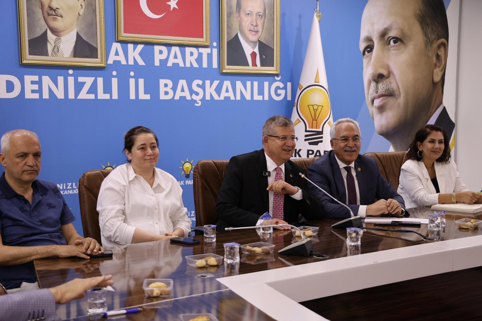 Denizli AK Parti'de 'vefa' zirvesi