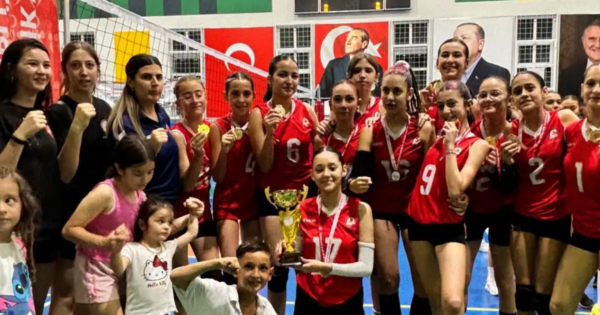 Denizli’de midi kızlar voleybol il şampiyonası tamamlandı
