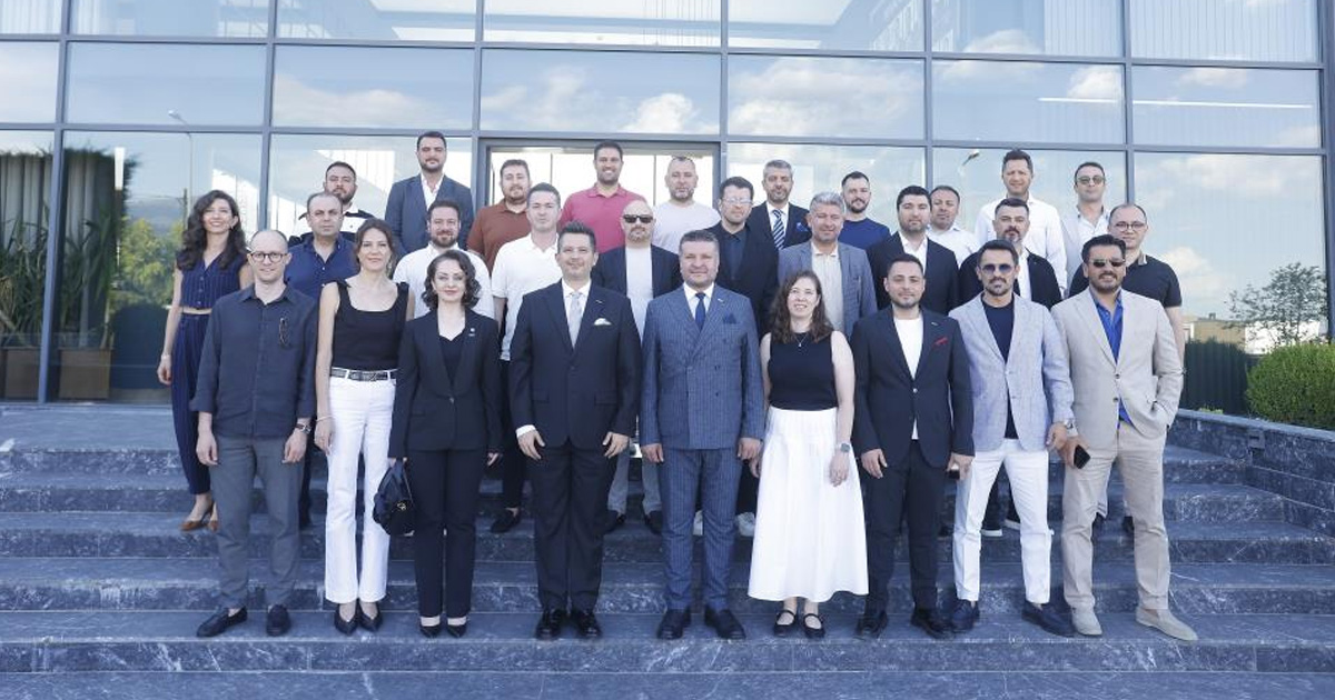 Genç iş dünyasında örnek iş birliği