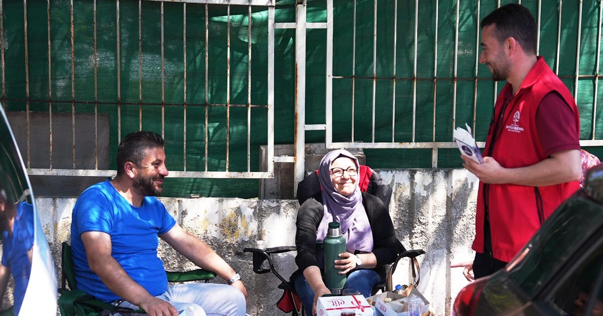 DENİZLİ BÜYÜKŞEHİR BELEDİYESİ YKS ADAYLARI VE BABALARIN YANINDA