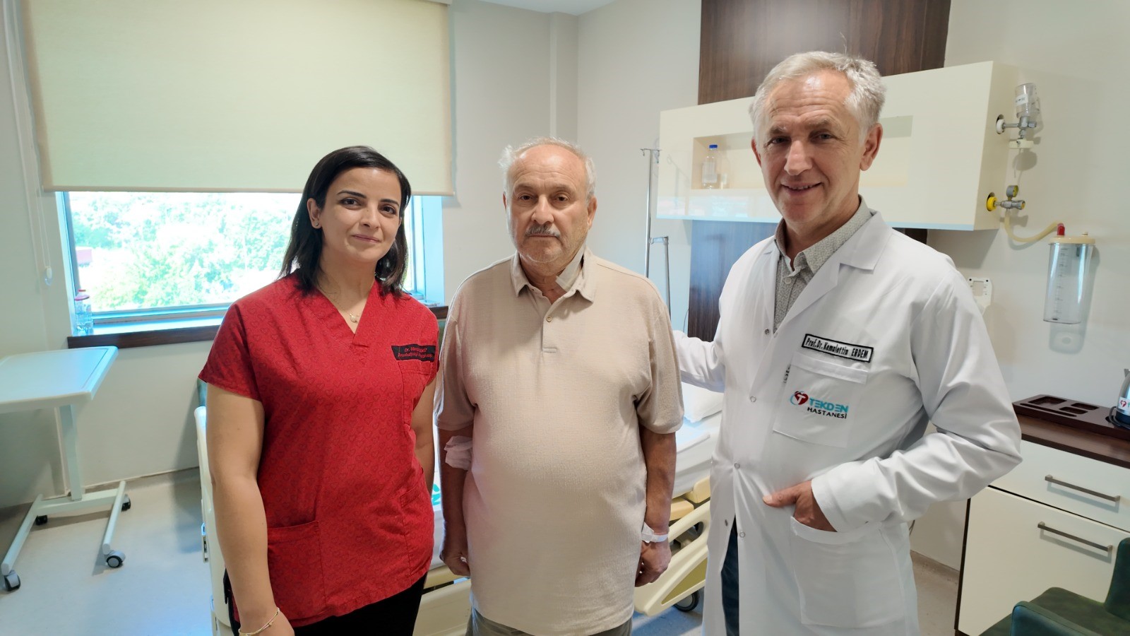 Uyanık halde ameliyata alınan hasta şah damarındaki yüzde 90’lık darlıktan kurtuldu