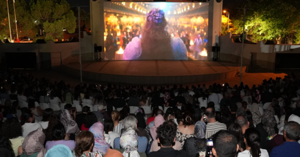 Açık havada sinema keyfi başladı