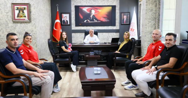Güney Kore’den bronz madalyayla dönen Zehra Orhan’dan İl Müdürü Erdoğan’a ziyaret