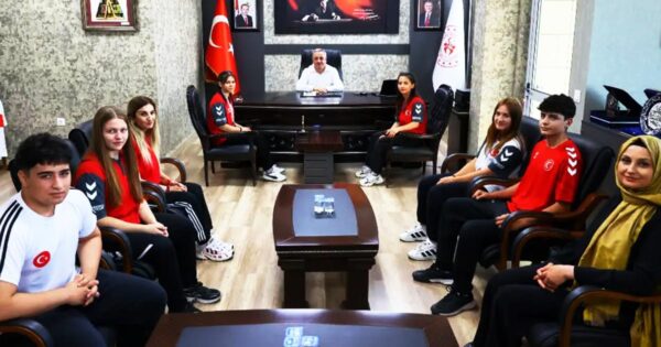 ERDOĞAN ŞAMPİYON SPORCULARI AĞIRLADI