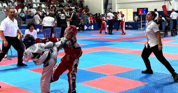 BABADAĞ’DA KICK BOKS ŞAMPİYONASI HEYECANI