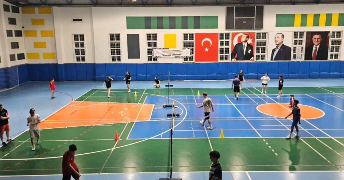 Pamukkale GSB Spor Okulları’nda badminton çalışmaları sürüyor