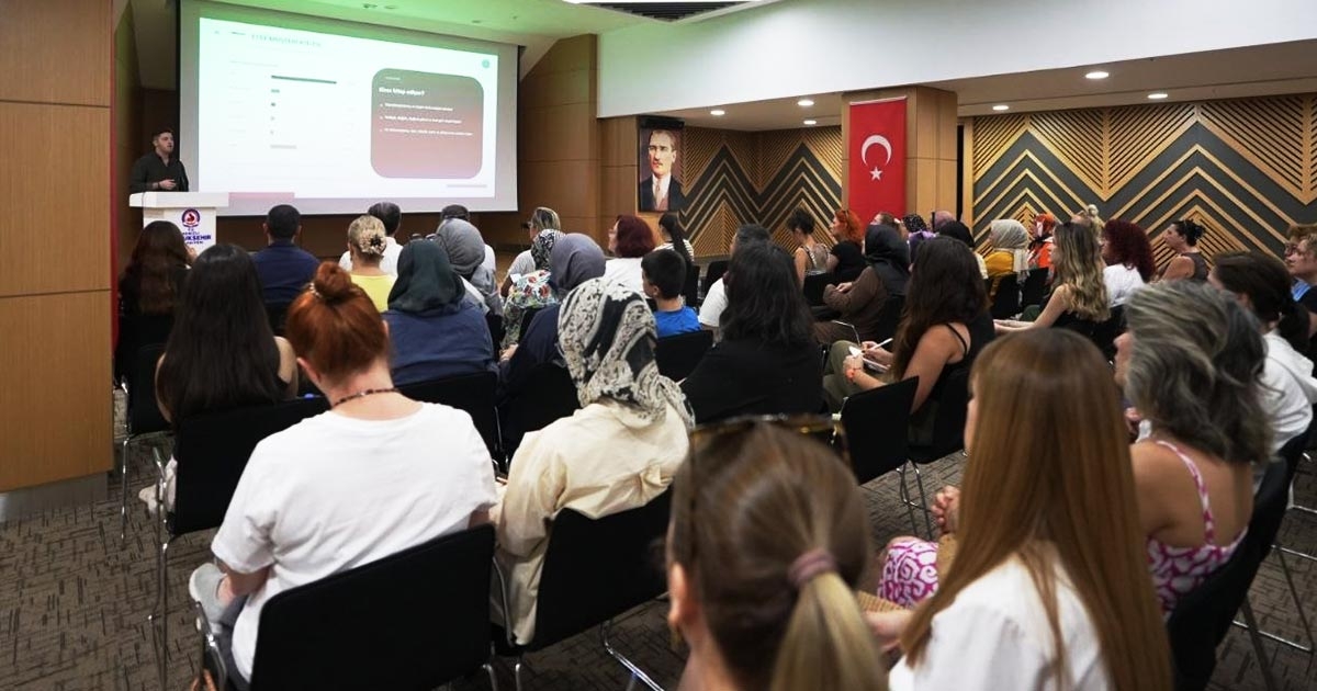 DENİZLİ’DE KADIN GİRİŞİMCİLERE ETSY VE E-İHRACAT EĞİTİMİ