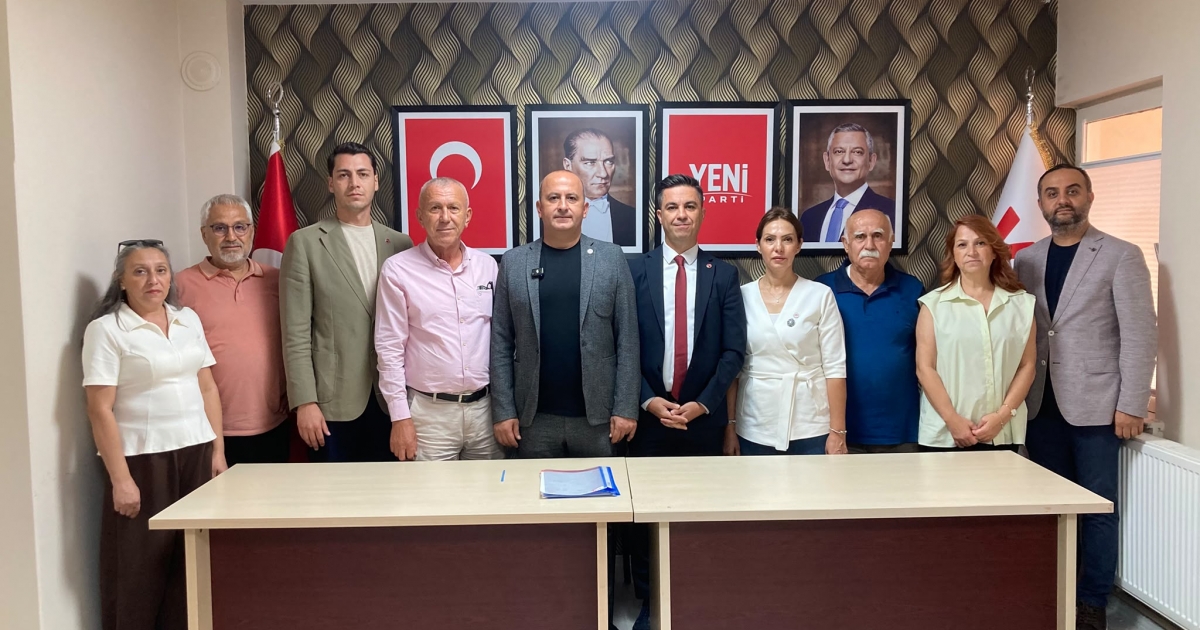 DENİZ CHP’DEN İSTİFA EDEREK YENİ PARTİ’YE KATILDI